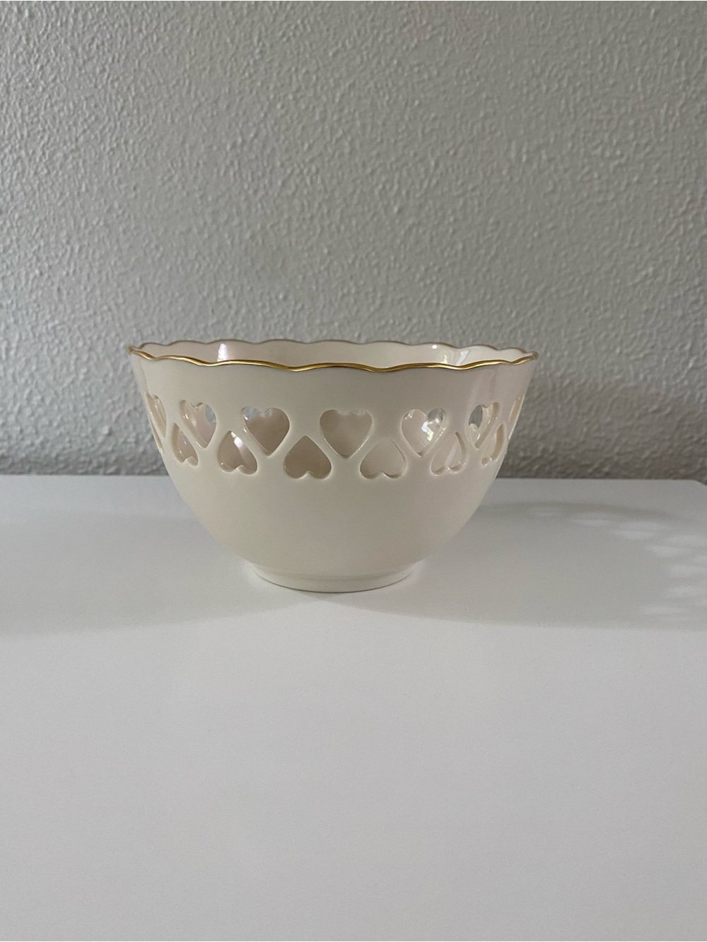 [Lenox] Vintage Ivory Heart Cutout Scalloped Bowl with Gold Rim